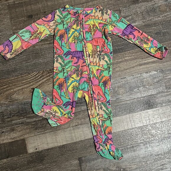 Bums & Roses Extra-roar-dinary Footie Zippy - Picture 1 of 3